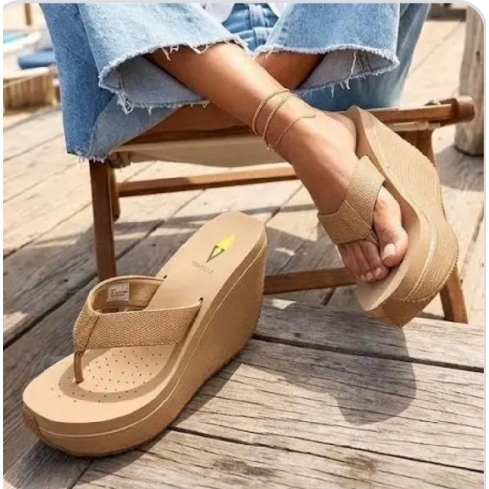 Volatile Women Beige Woven Platform Wedge Thong Sandals Size 8 Tan Flip Flops